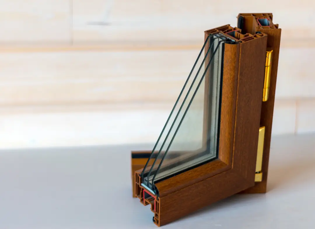 Installation de fenêtre en bois sur mesure Èze